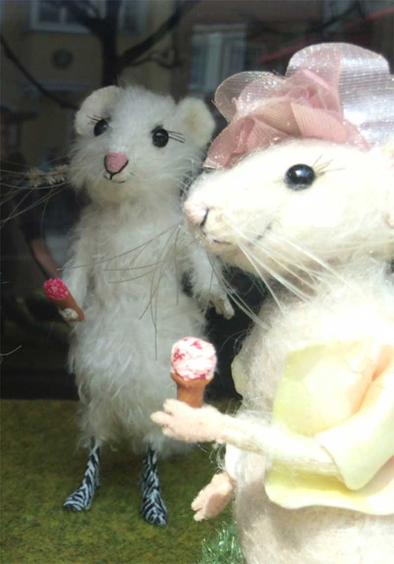 Maruska the mohair mouse, enjoying an icecream with her friends