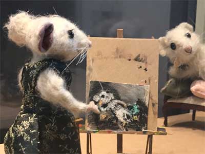 Miranda mouse painting her friend Maruska Myshka from life