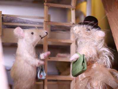 Mouse house nursery - playing dressing up